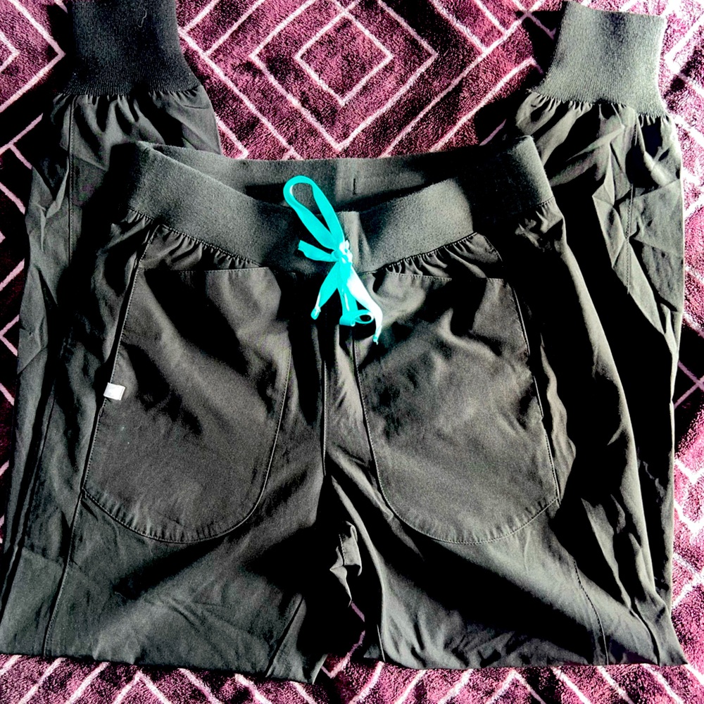 Figs  Fionlite material Joggers Size Small (Color Black)
